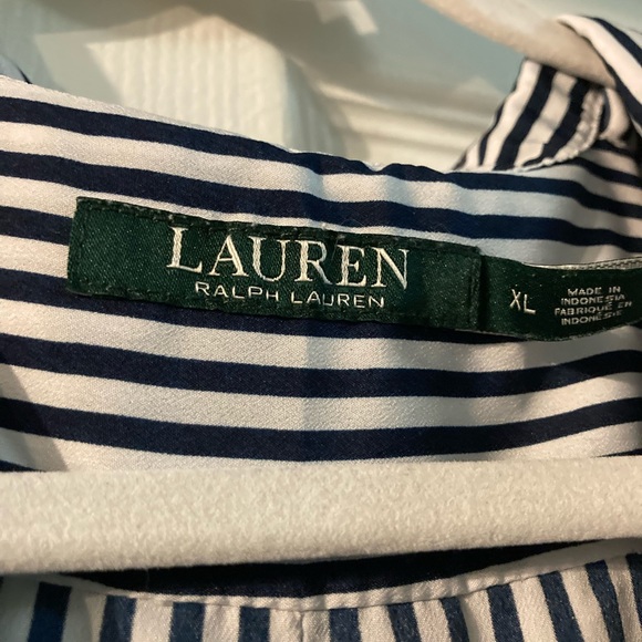 4 Dress shirts/casual button ups - Picture 9 of 9